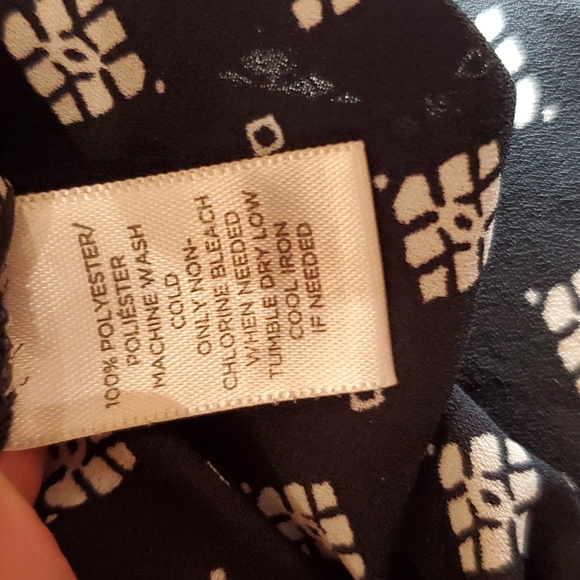 LOFT Beautiful Navy & White Top! ๐๐๐ - Picture 11 of 11